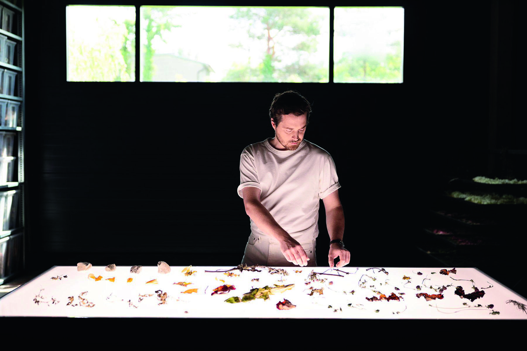 Marcin Rusak, l’artiste polonais qui sublime le blanc de blancs de Perrier-Jouët