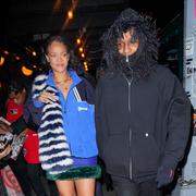 Jeans larges et bijoux XXL : Rihanna et A$AP Rocky, couple radieux et assorti dans les rues de New York