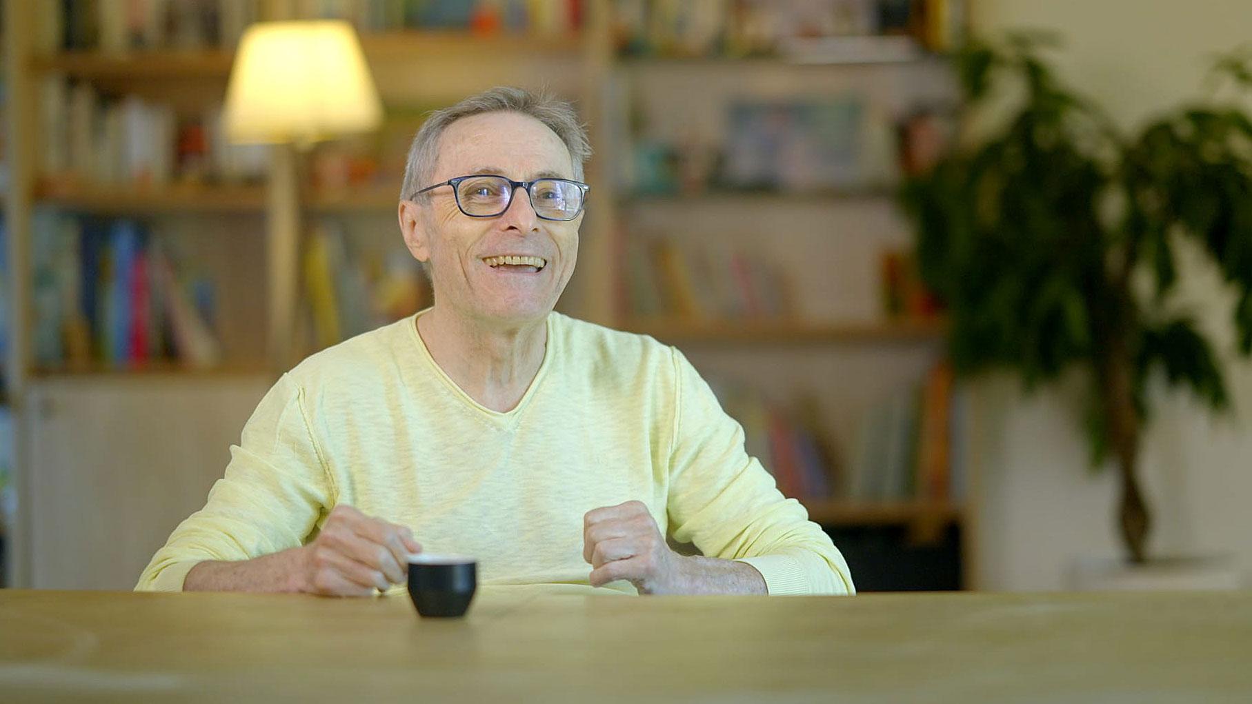 D'après TV Magazine, un nouveau documentaire explore la carrière de Raynald Denoueix en football