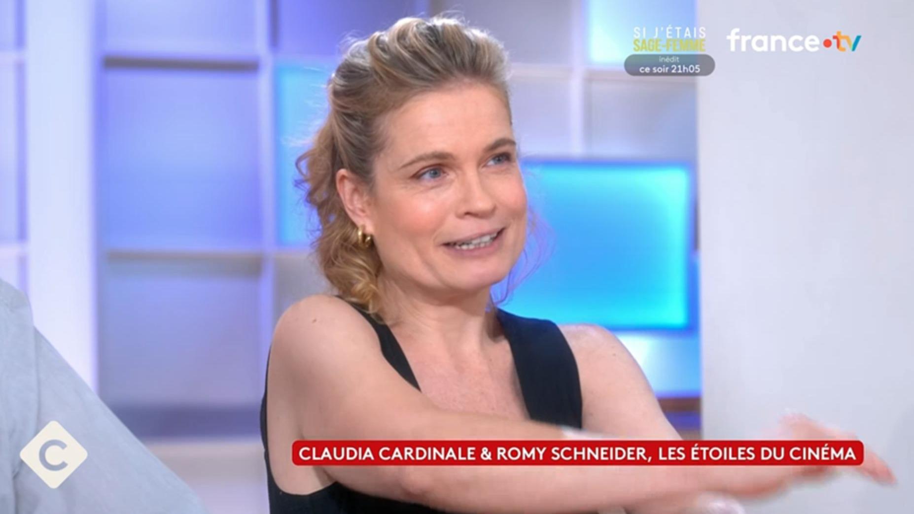 Sarah Biasini confrontée à des questions sur Romy Schneider et Alain Delon lors de son passage dans « C à vous » — People & Médias