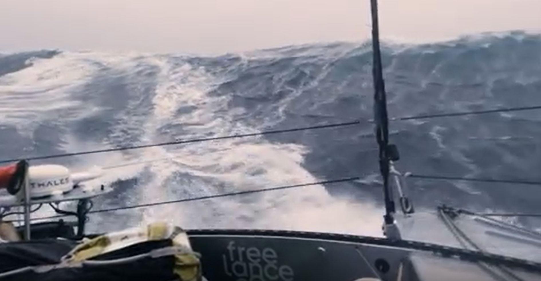 Vendée Globe : «Ça fume !», les images folles des vagues géantes avec 50 nœuds de vent dans le Grand Sud