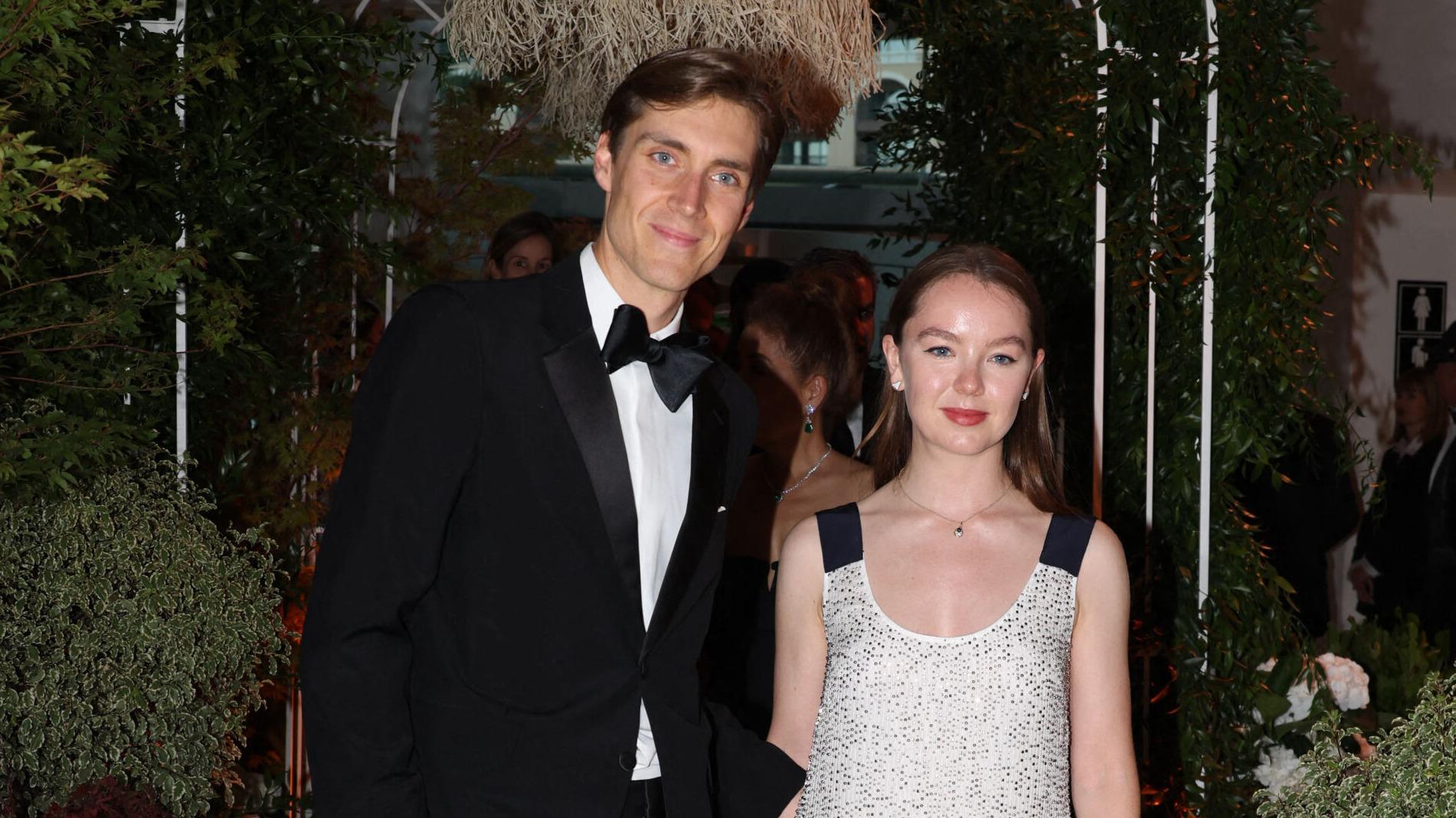 Alexandra de Hanovre, la fille de Caroline de Monaco, annonce ses fiançailles en dévoilant sa magnifique bague en diamant jaune