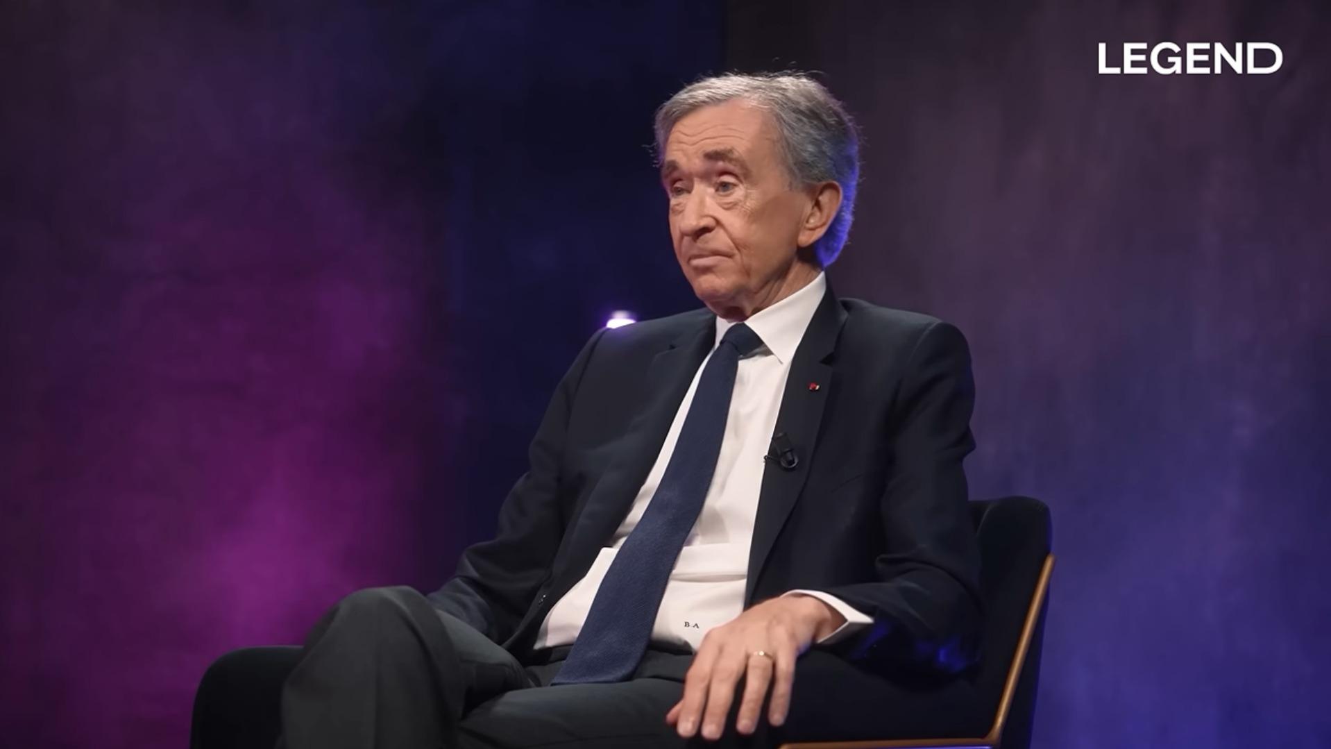 Bernard Arnault dévoile une amitié avec Roger Federer lors d’un entretien dans « Legend » — People & Médias