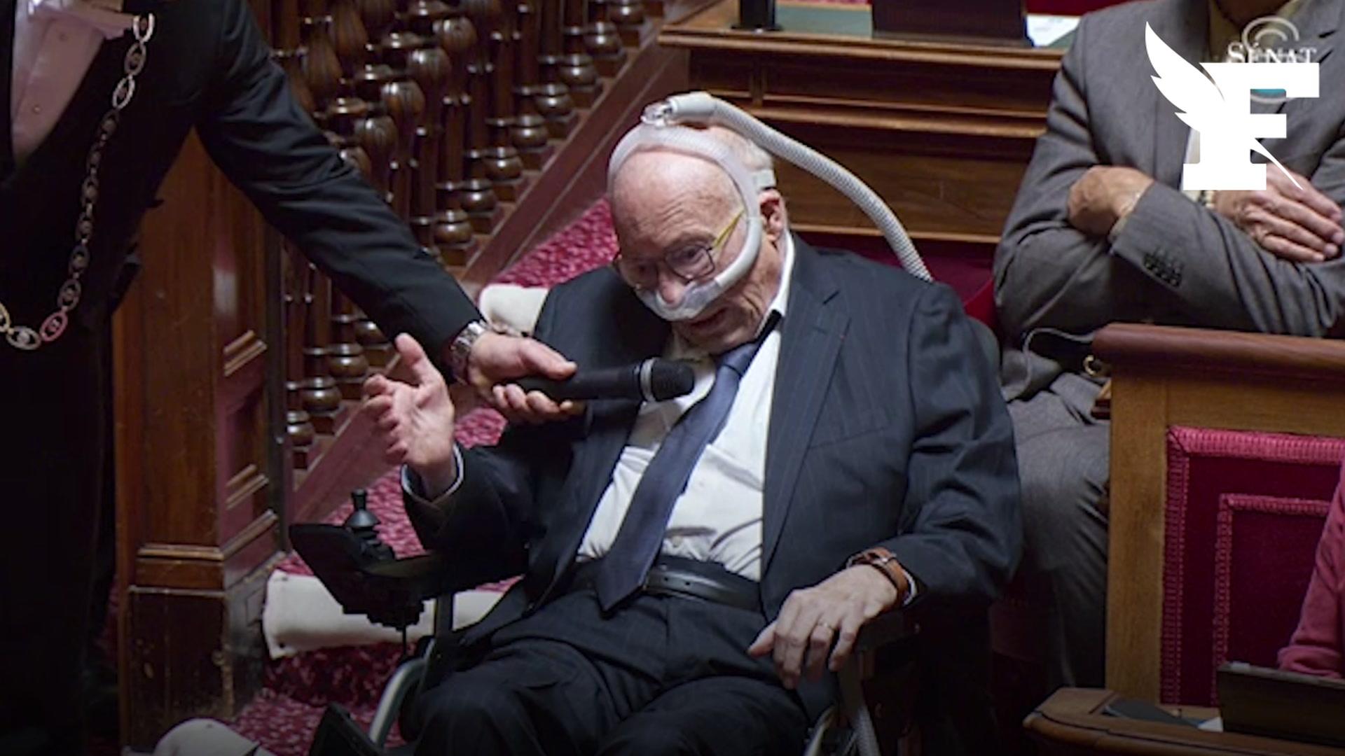 Très affaibli par la maladie de Charcot, le sénateur Gilbert Bouchet émeut ses collègues en défendant sa proposition de loi