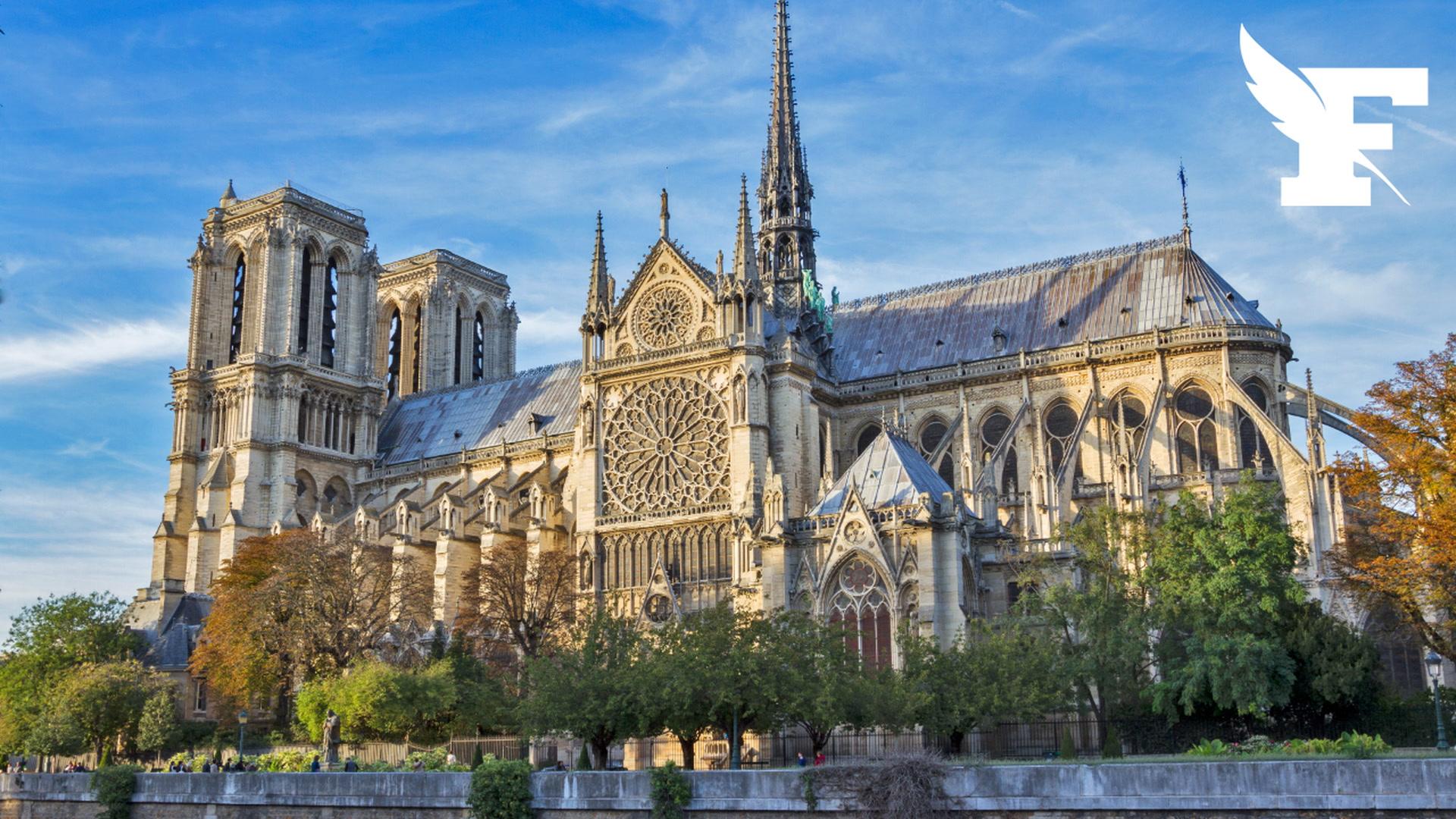 JO Paris 2024 : la cloche du Stade de France installée à la cathédrale Notre-Dame