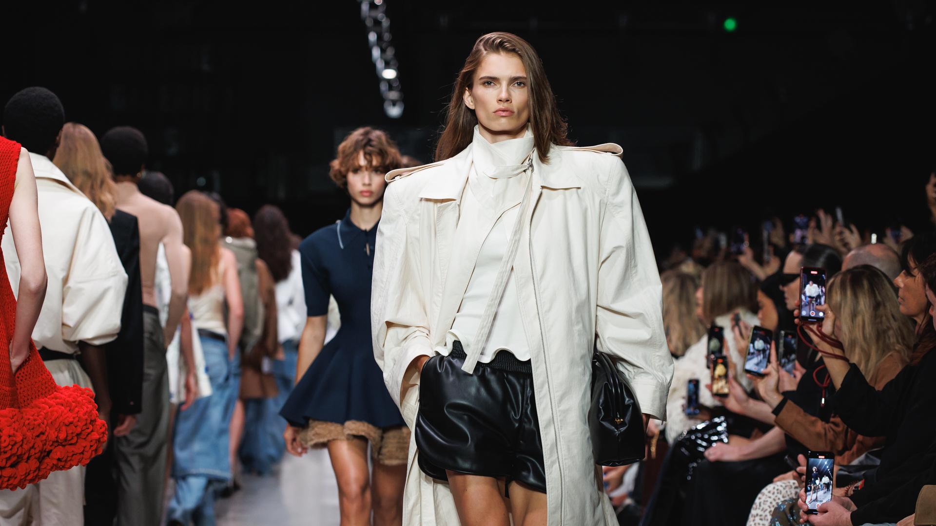 De la controverse Shein aux sarouels de Balmain et à la bourgeoise SM de Tom Ford : 48 heures dans la vie de la Fashion Week