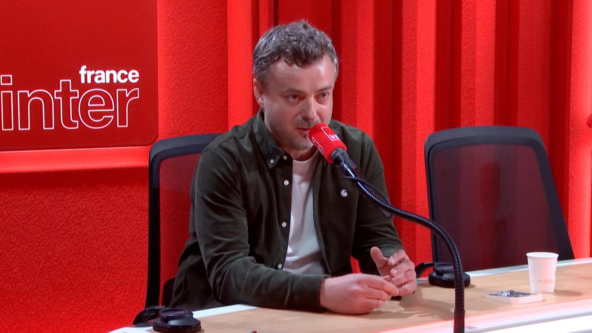 Le journaliste Frédéric Pommier témoigne des violences sexuelles subies dans son enfance — People & Médias