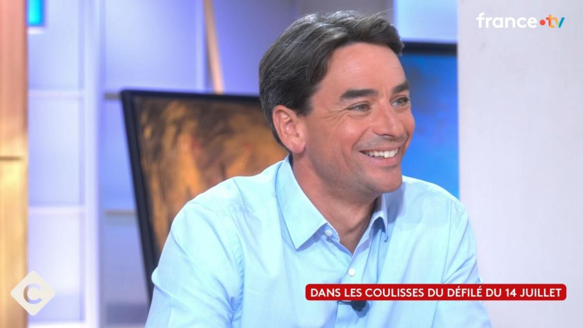 Julian Bugier s'excuse auprès d'Anne-Élisabeth Lemoine pour un malentendu sur une promesse faite lors de leur échange — People & Médias