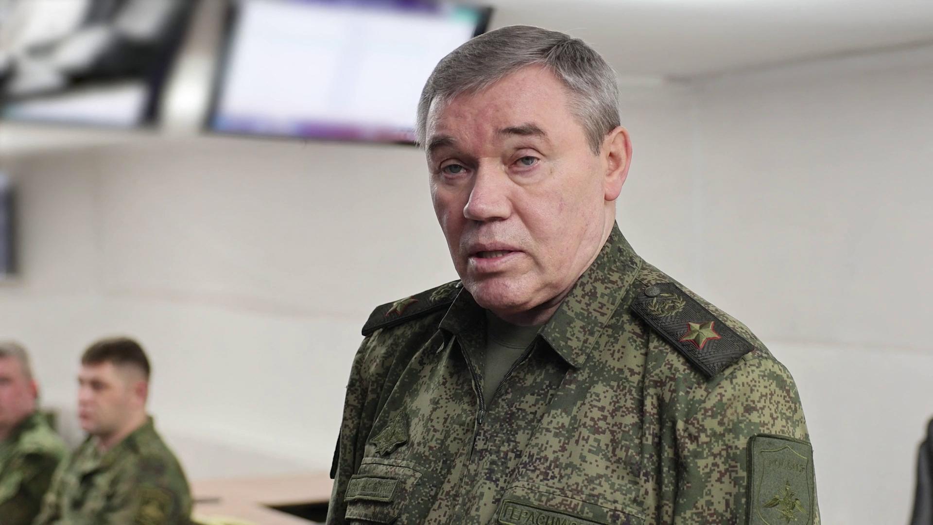 Guerre en Ukraine : le chef d’état-major russe Valeri Guerassimov a rendu visite aux troupes combattant sur le front ukrainien, selon Moscou