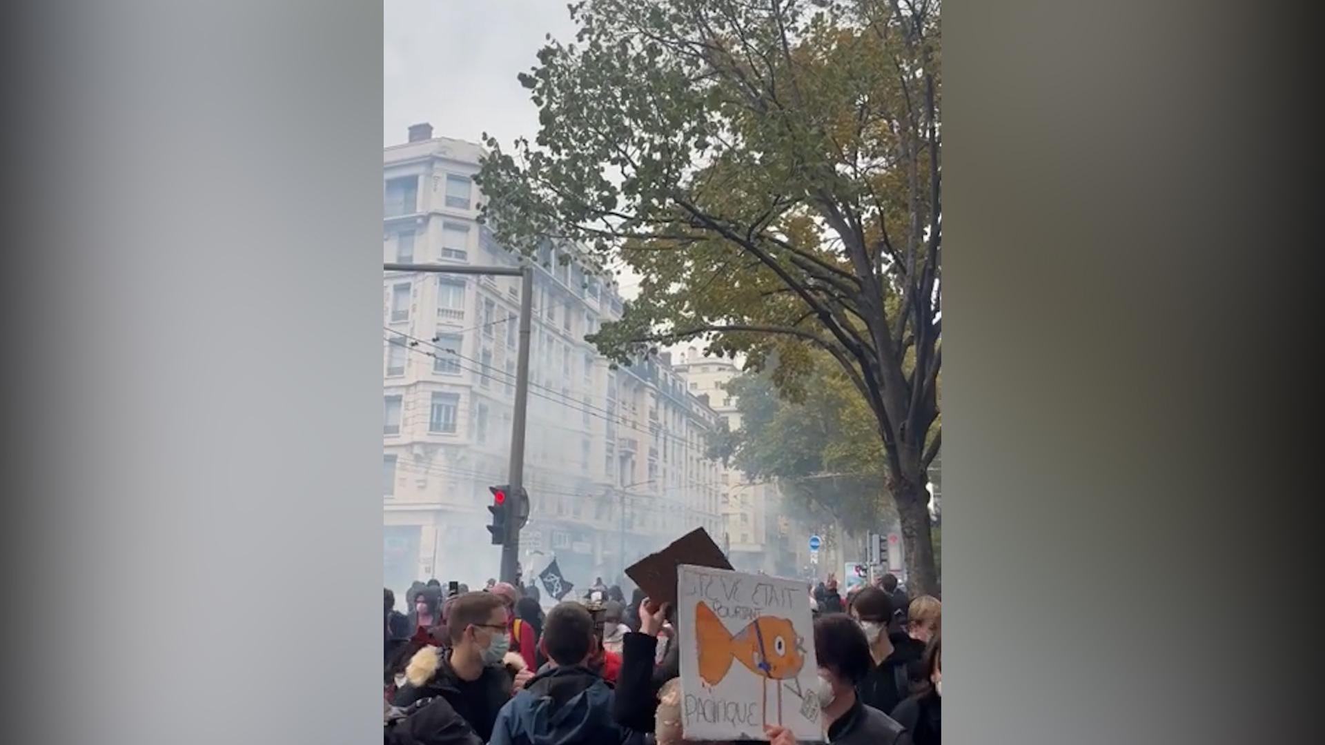 EN DIRECT - Manifestation du 31 octobre : premiers affrontements entre forces de l’ordre et des black blocs à Lyon