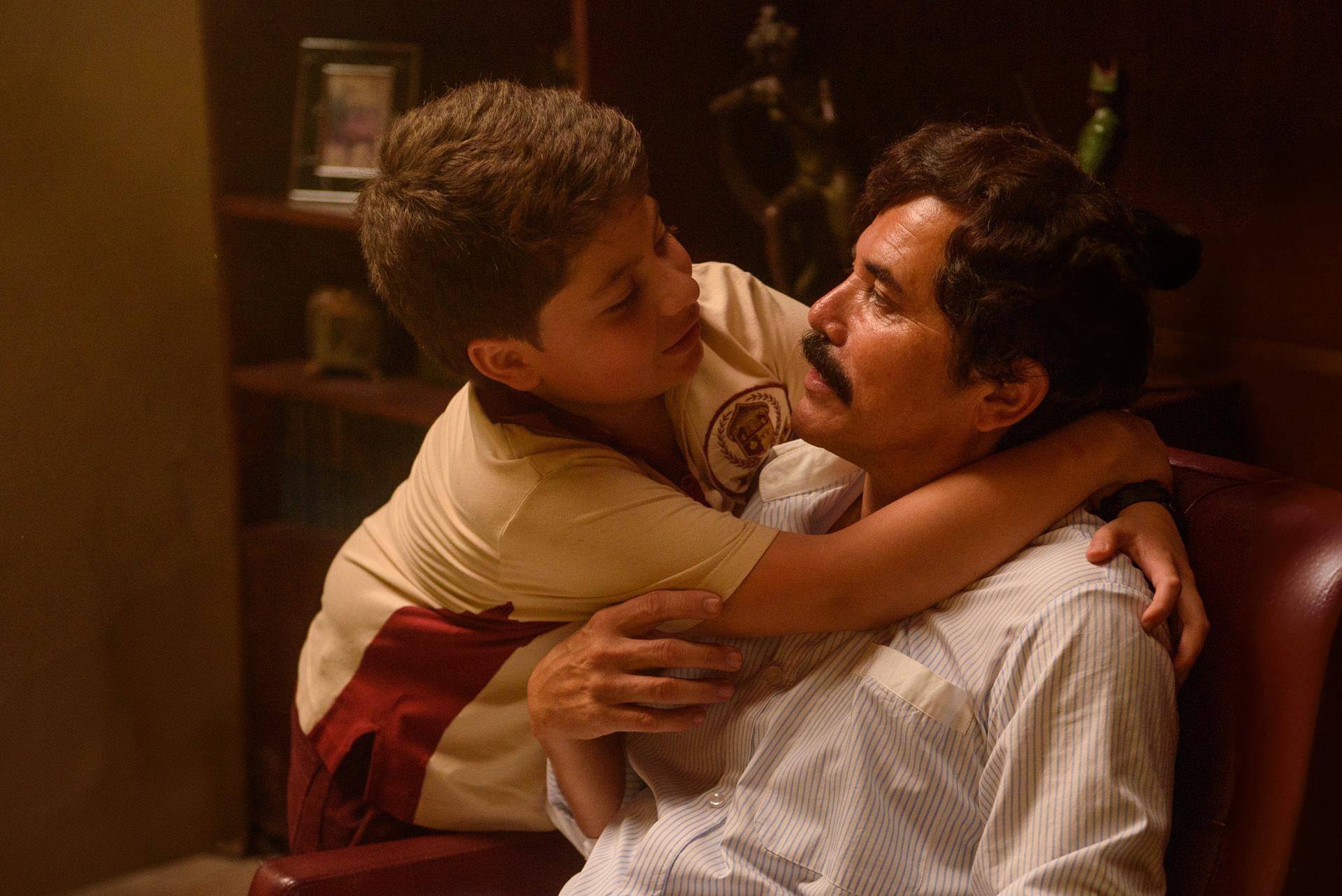 « Dear Killer Nannies » sur Disney+ : une série autobiographique sur Juan Pablo Escobar analysant ses traumatismes d'enfance — Séries TV