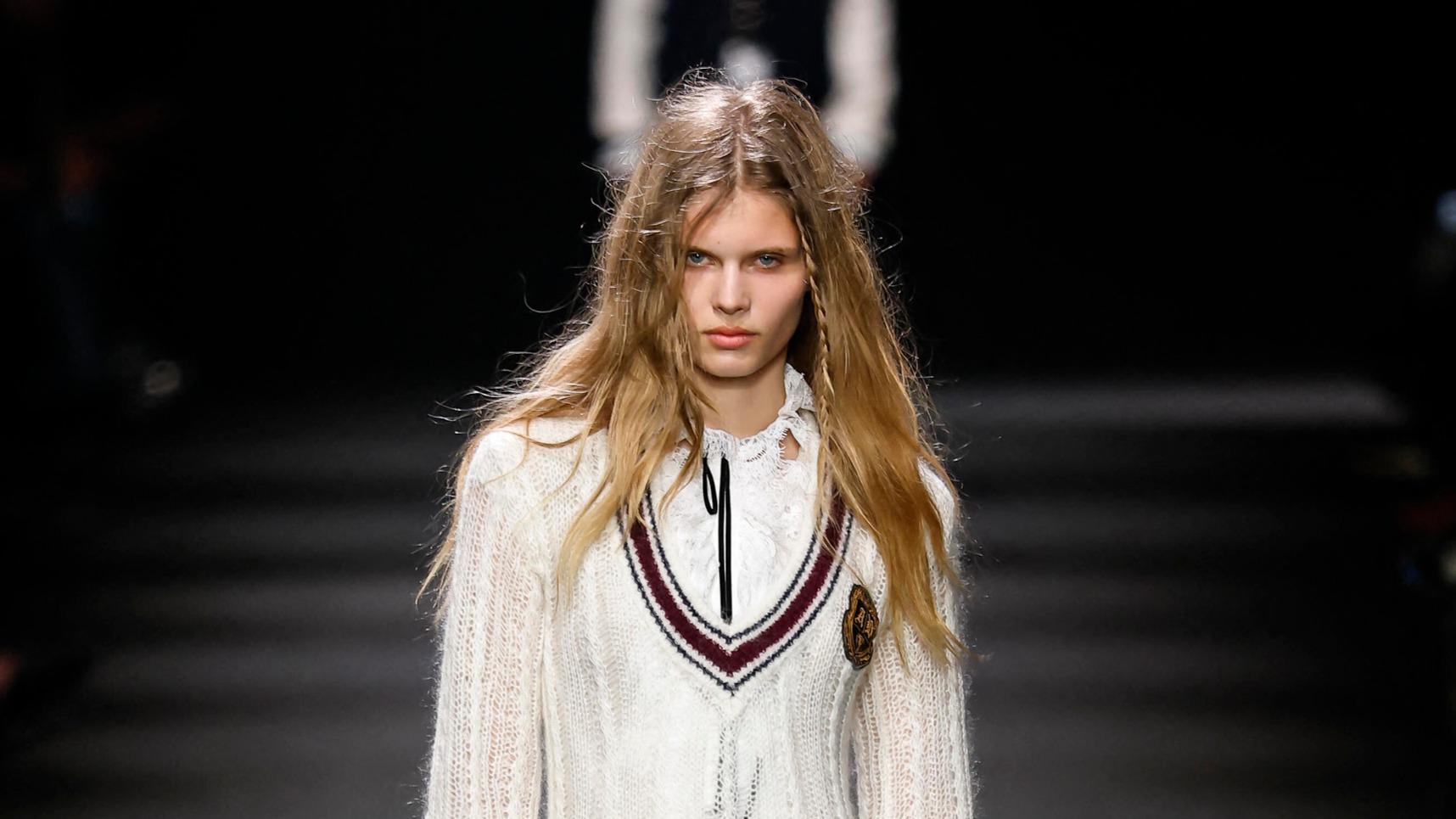 FASHION WEEK DE PARIS - Ann Demeulemeester et ses étudiants rebelles aux  cheveux en bataille