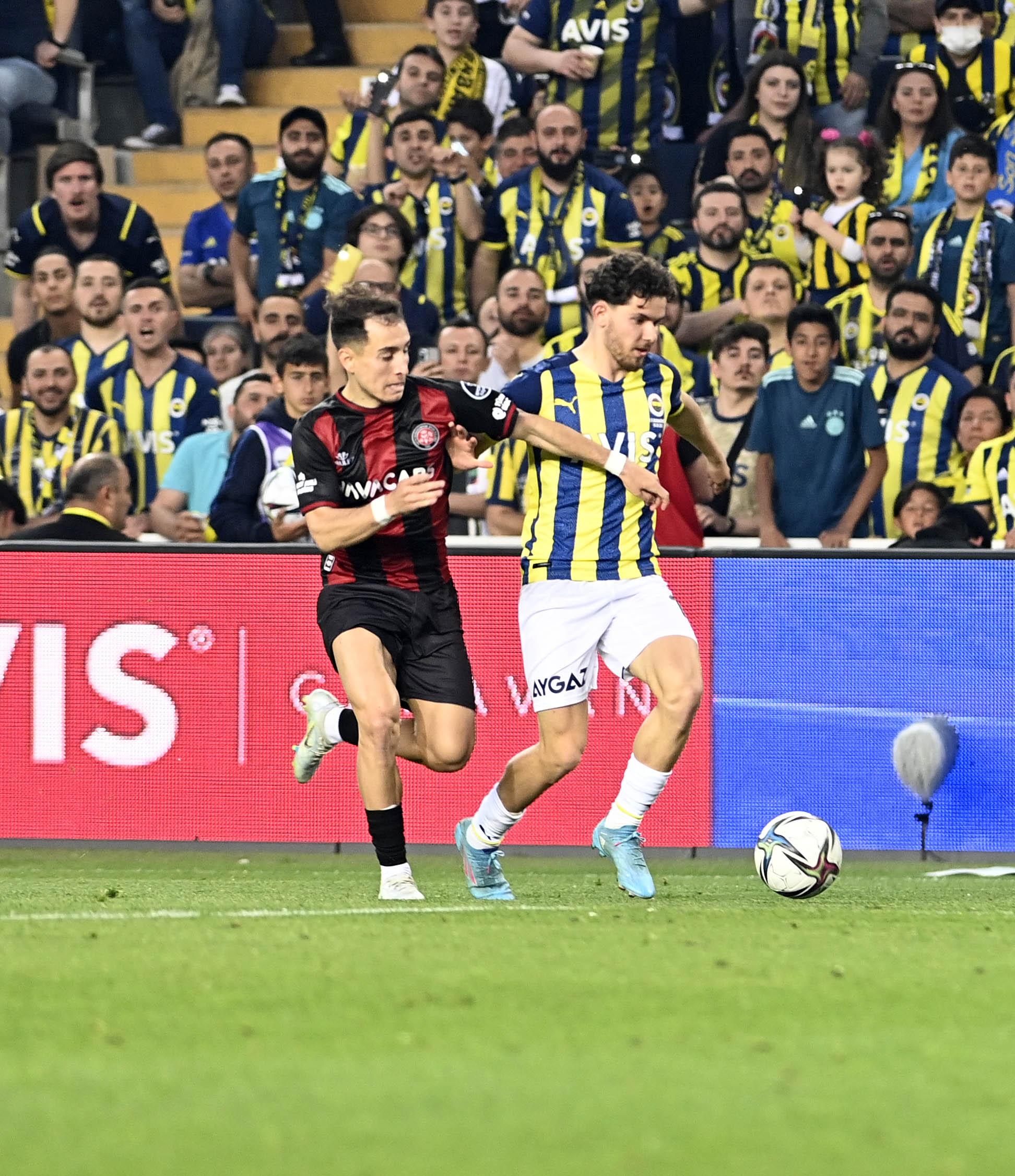 Football : Emre Mor rejoint Pirlo à Fenerbahçe