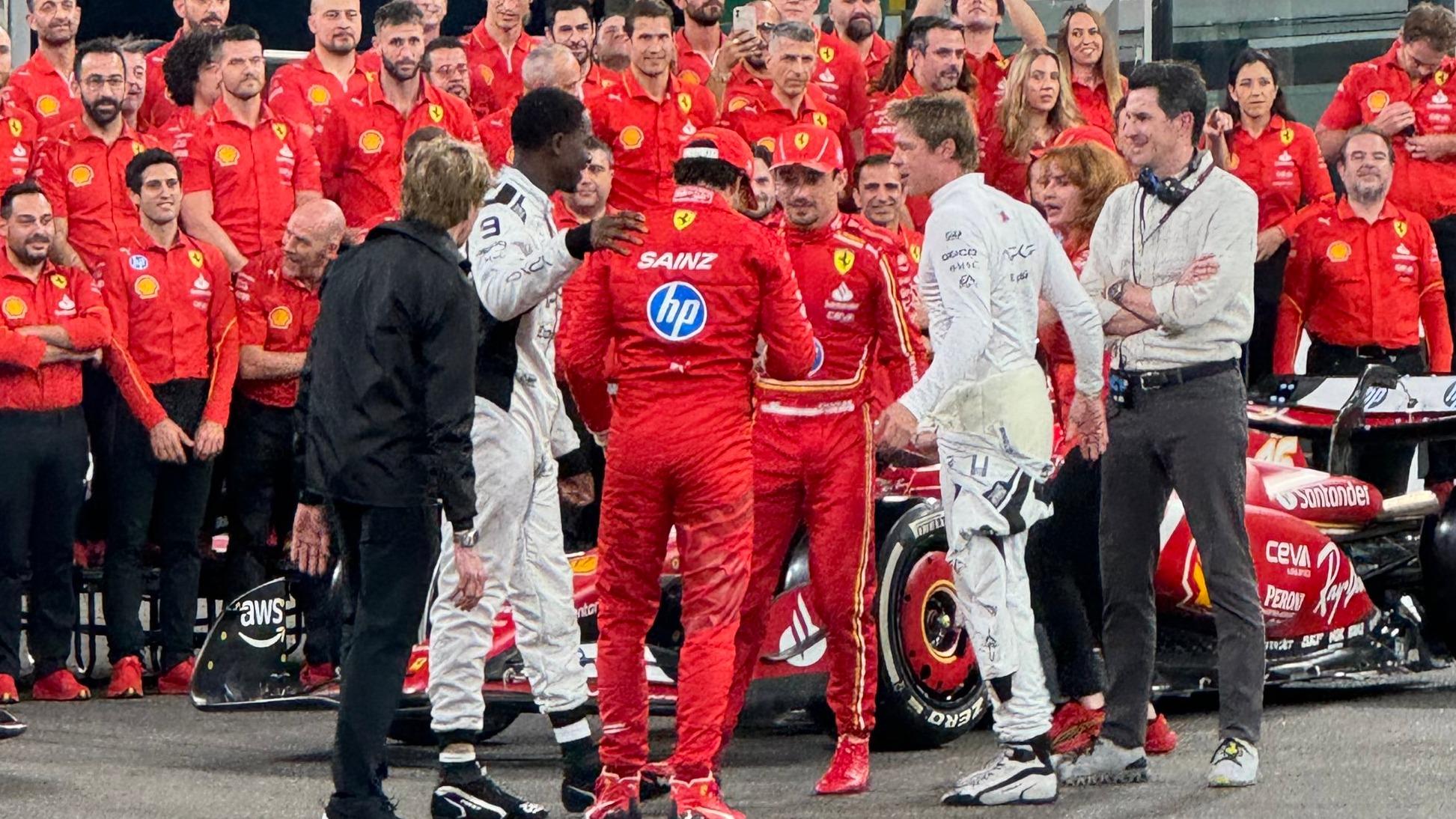 Formule 1 : quand Brad Pitt «s’invite» avec Ferrari pour les adieux de Carlos Sainz