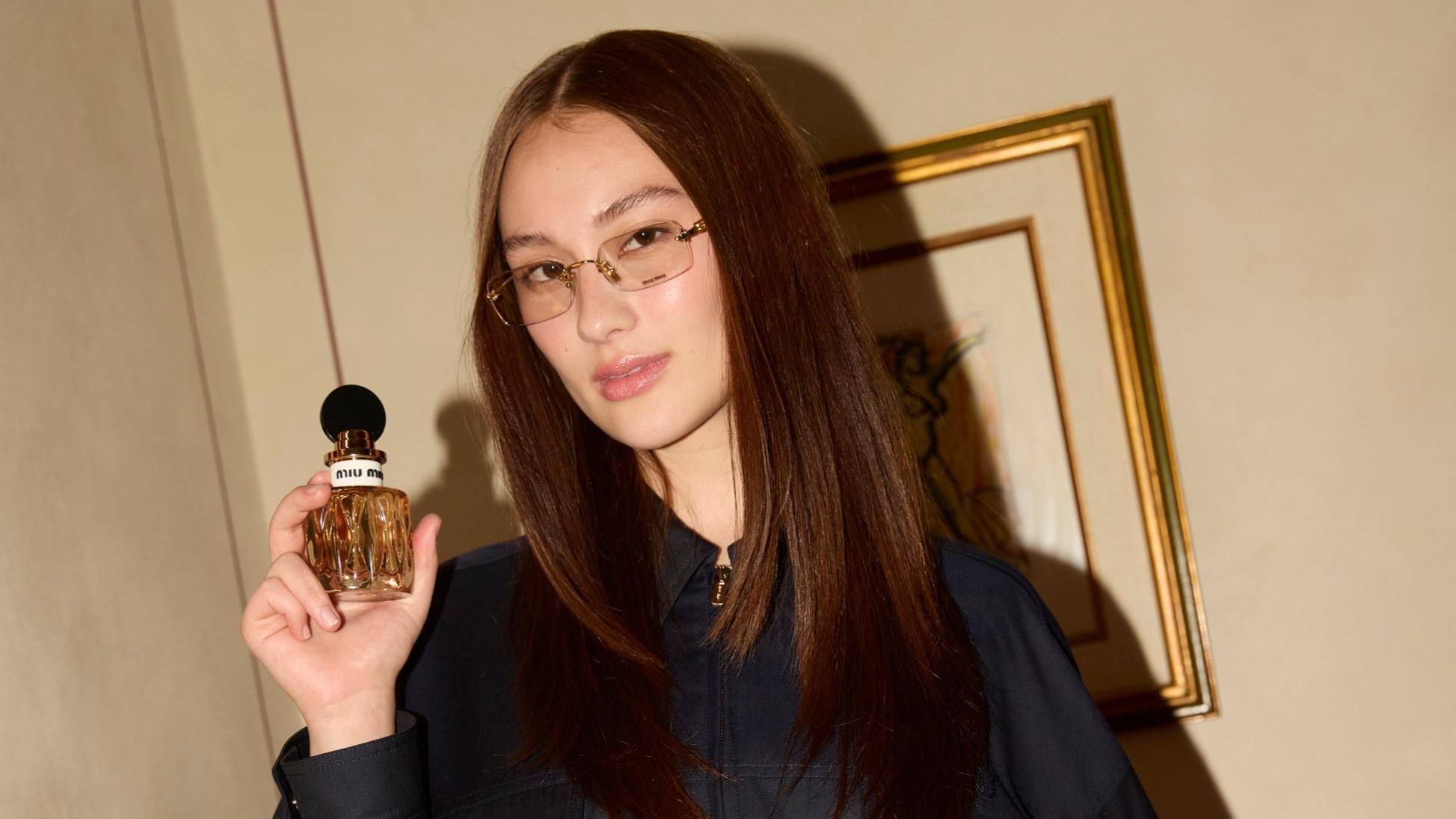 « Les jeunes gens découvrent un parfum via TikTok et l’achètent sans même l’avoir senti » : comment Miu Miu a orchestré le lancement de Miutine