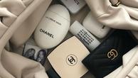 Objet du désir, pourquoi la Crème Main Chanel est devenue l’indispensable des sacs à main ?