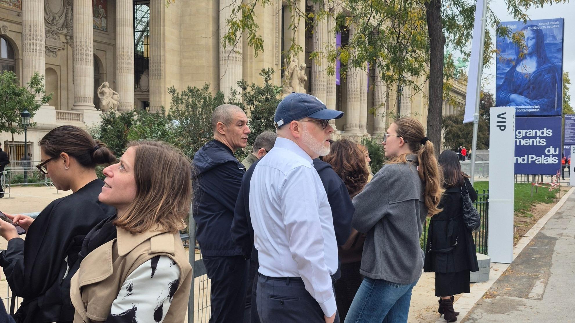 Manifestations et dégradations menacent l’édition 2026 de Art Basel Paris, placée en état de siège