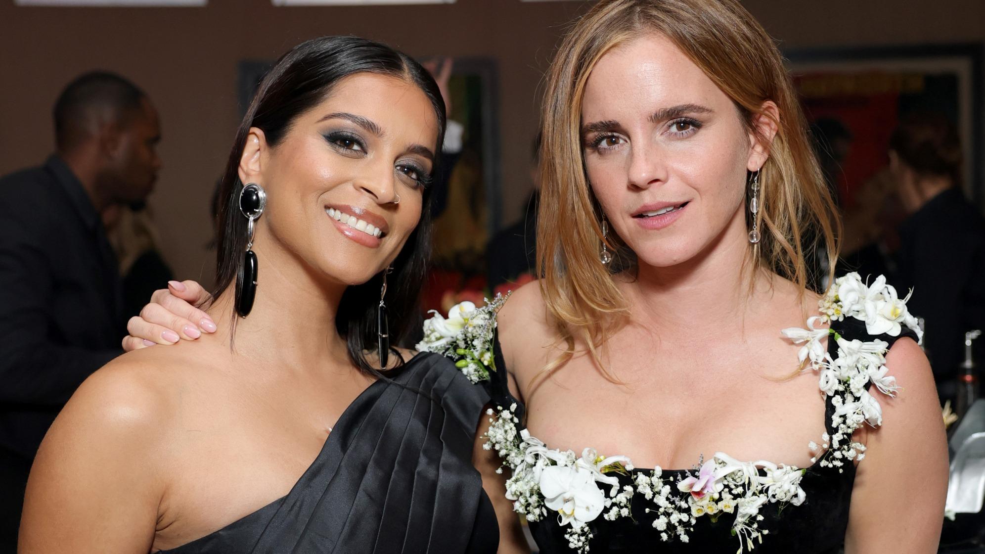 À Hollywood, Emma Watson fait sensation en portant une robe ornée de vraies fleurs à l’inauguration du musée Lucas