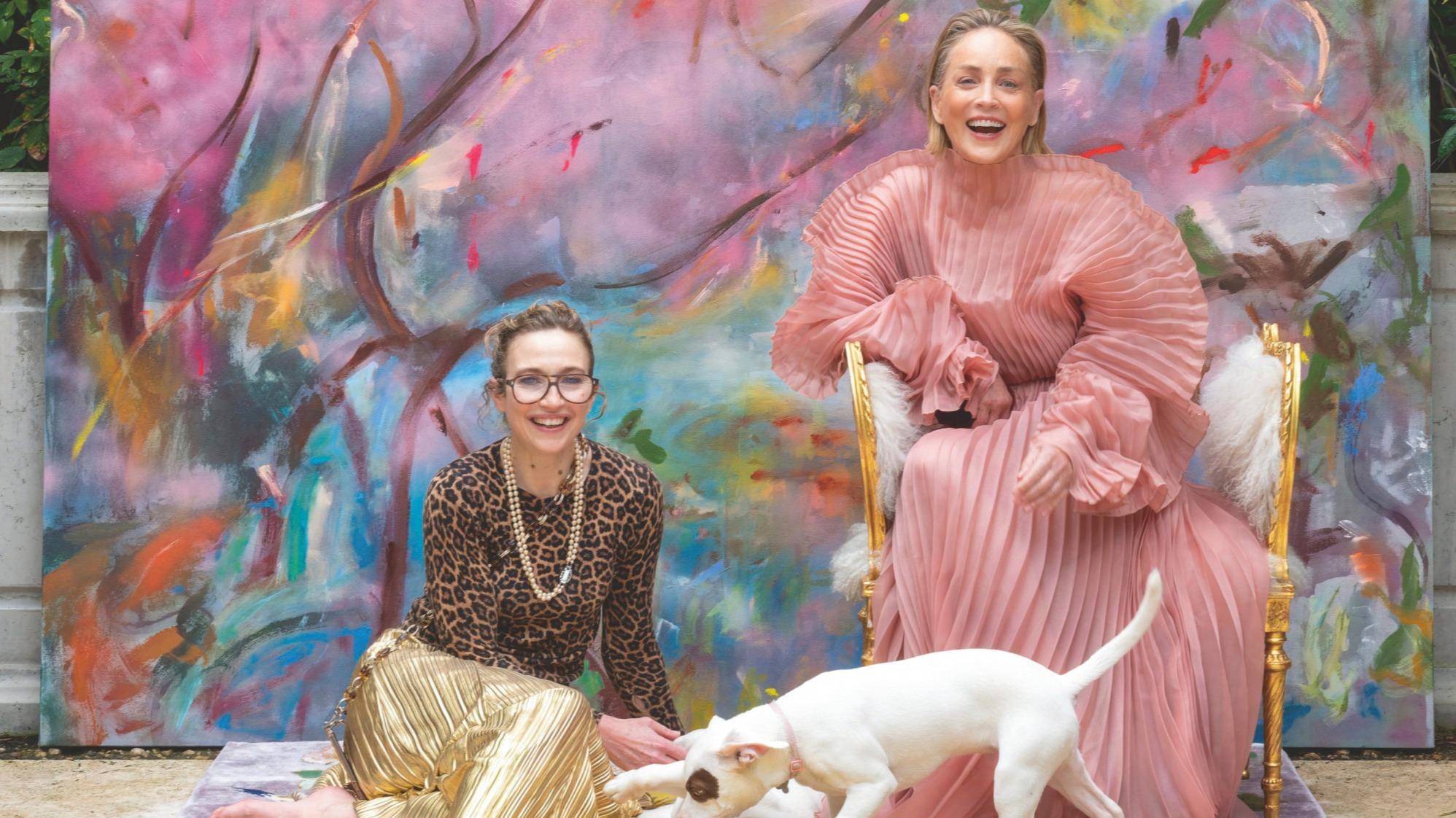 Sharon Stone nous ouvre les portes de sa villa féerique à Beverly Hills, entre plafond rose et tableaux mystiques