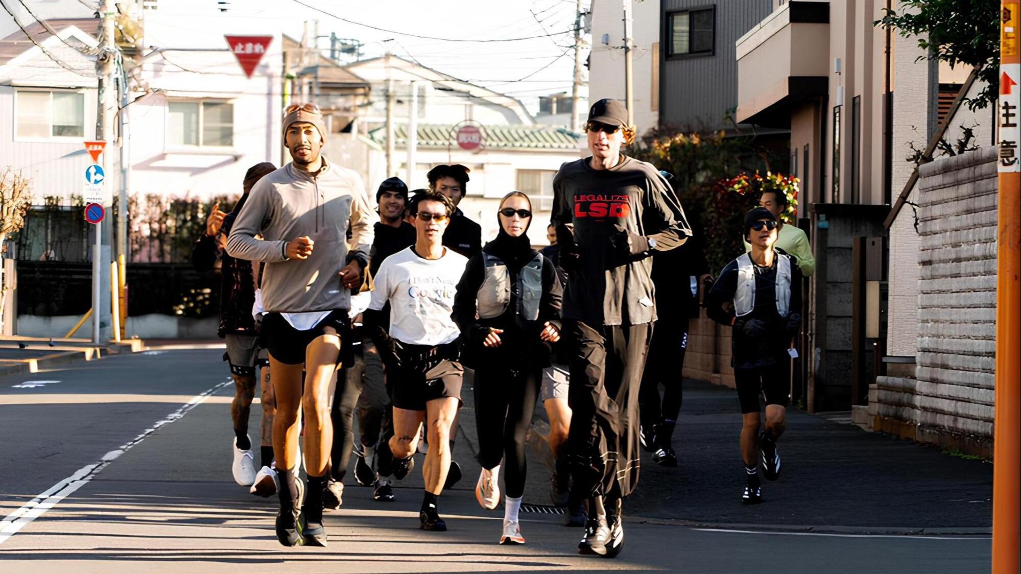 «C’est devenu cool de courir avec un tee-shirt troué» : comment le style punk s’est infiltré dans le running
