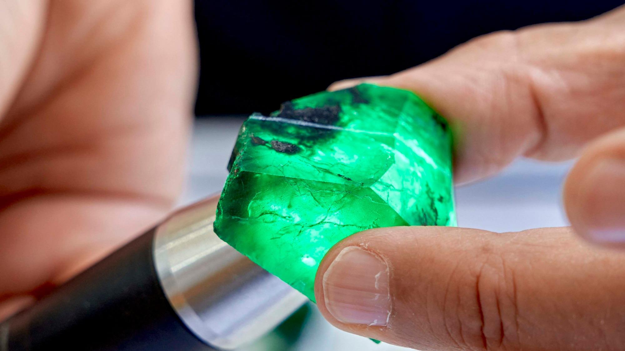 De la mine à l’atelier : l’incroyable épopée de l’émeraude «Insofu»