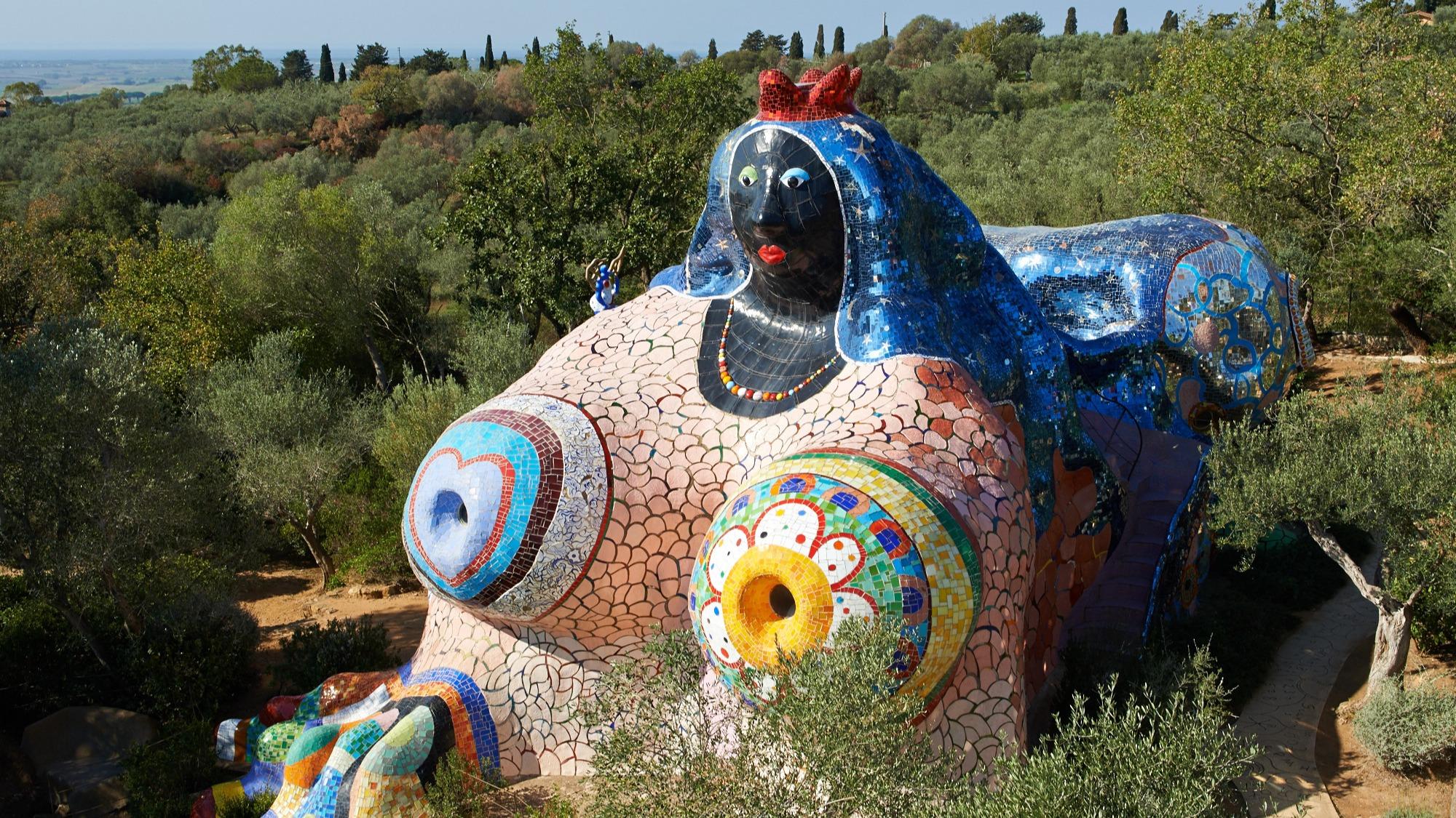 130 000 visiteurs par an : le jardin des Tarots, le chef-d’œuvre de Niki de Saint Phalle au cœur de la Toscane