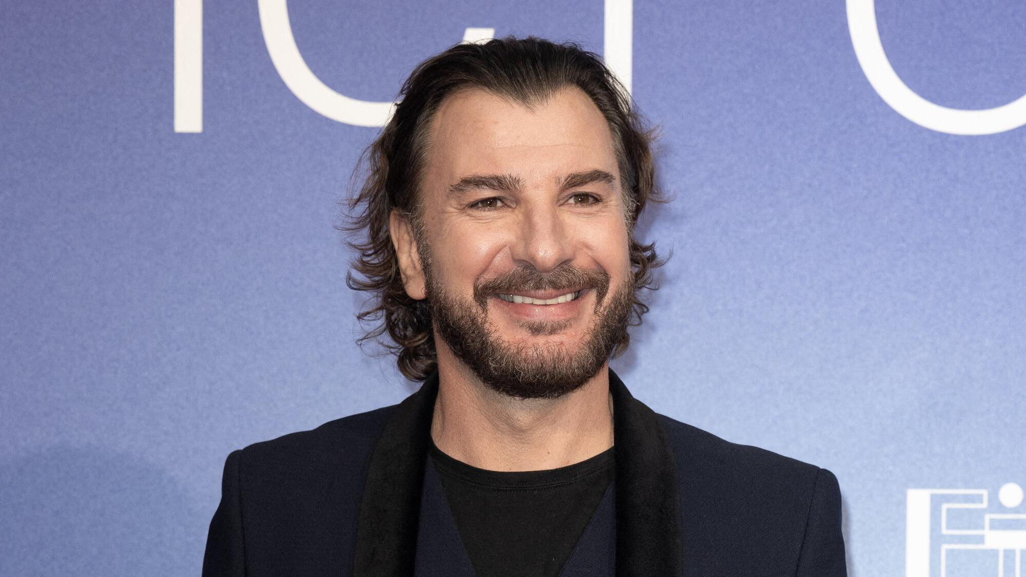 Michaël Youn victime de menaces de mort après un vol par effraction, réagit avec humour sur Instagram — People & Médias