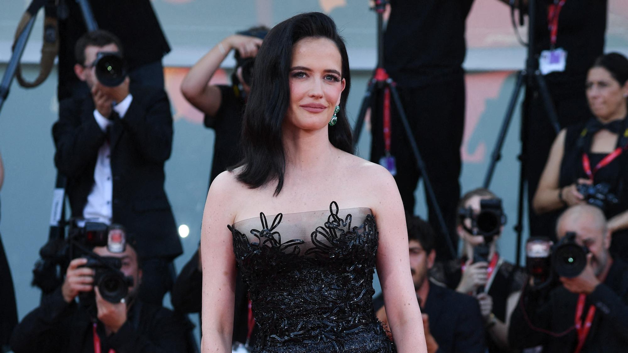 Eva Green hospitalisée en urgence suite à une chute sur le tournage de la série Netflix Mercredi — Séries TV