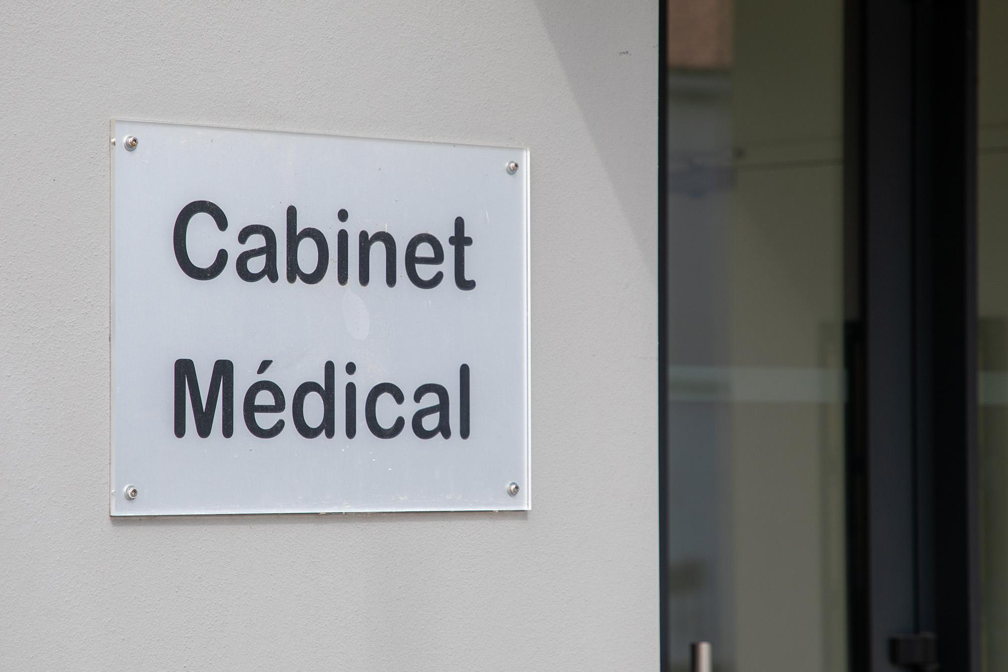Un médecin vient de s’installer au 4e étage de notre immeuble : peut-on en tenir compte dans la répartition des charges d’ascenseur, dont nous venons de voter le remplacement ?