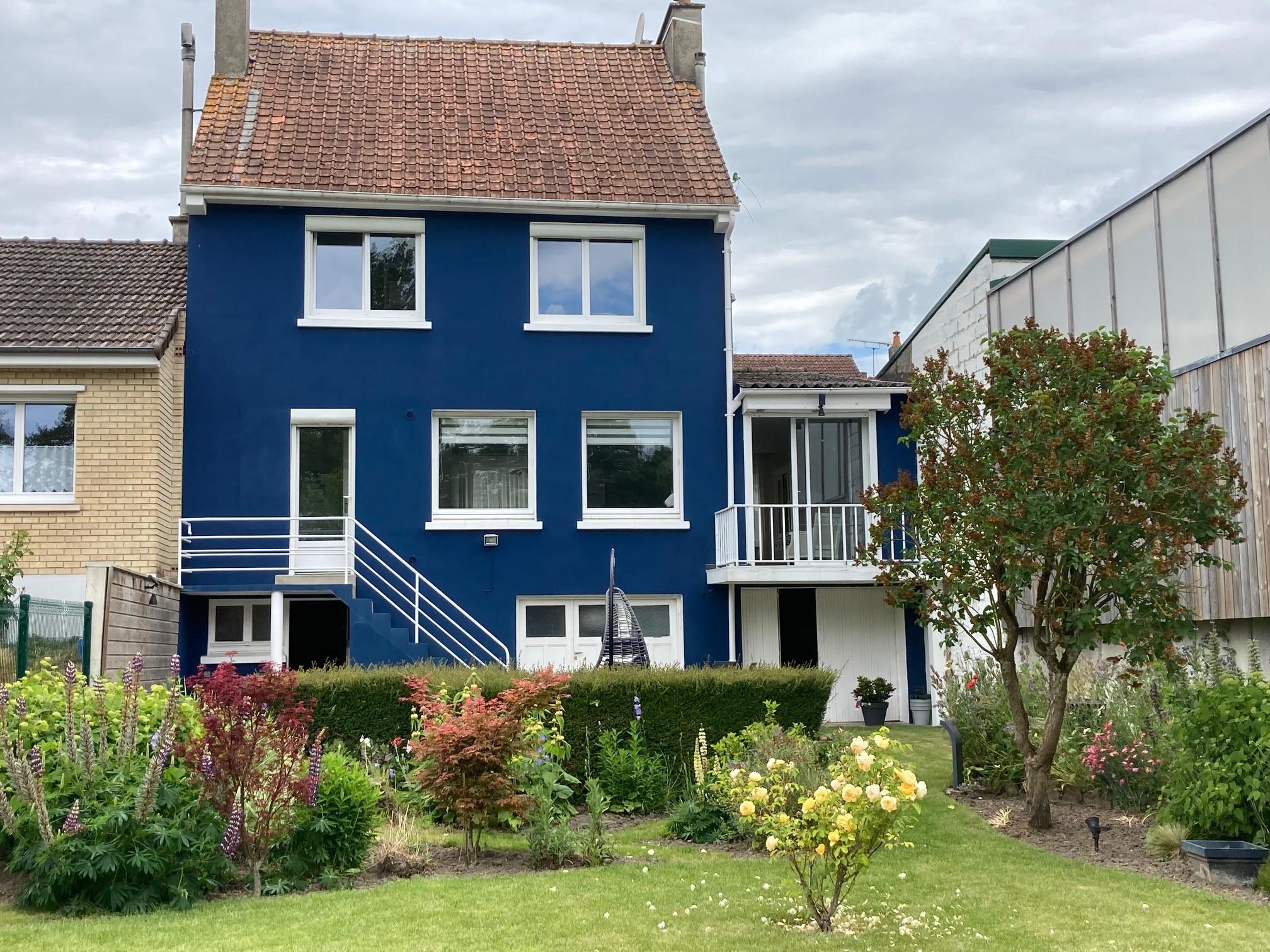 L’arrière de la maison de François Compagnon à Hesdin (Nord-Pas-de-Calais) a été isolée par l’extérieur. 