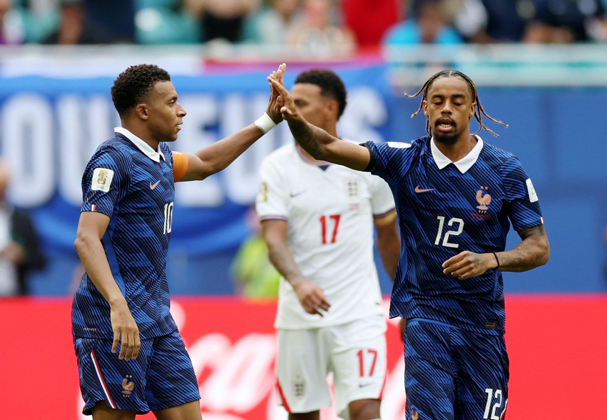 EN DIRECT - France-Angleterre : dans le naufrage pour la der de Deschamps, Mbappé et Barcola redonnent un peu d’espoir aux Bleus