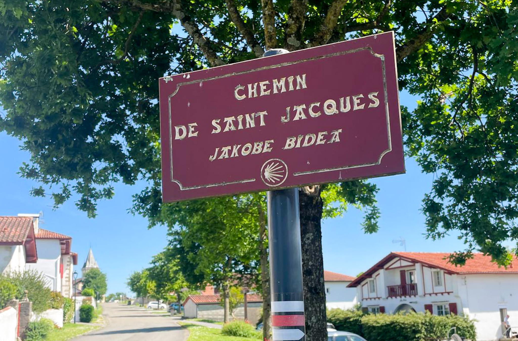 En Gironde, deux femmes arnaquées par un faux pèlerin sur les chemins de Saint-Jacques-de-Compostelle