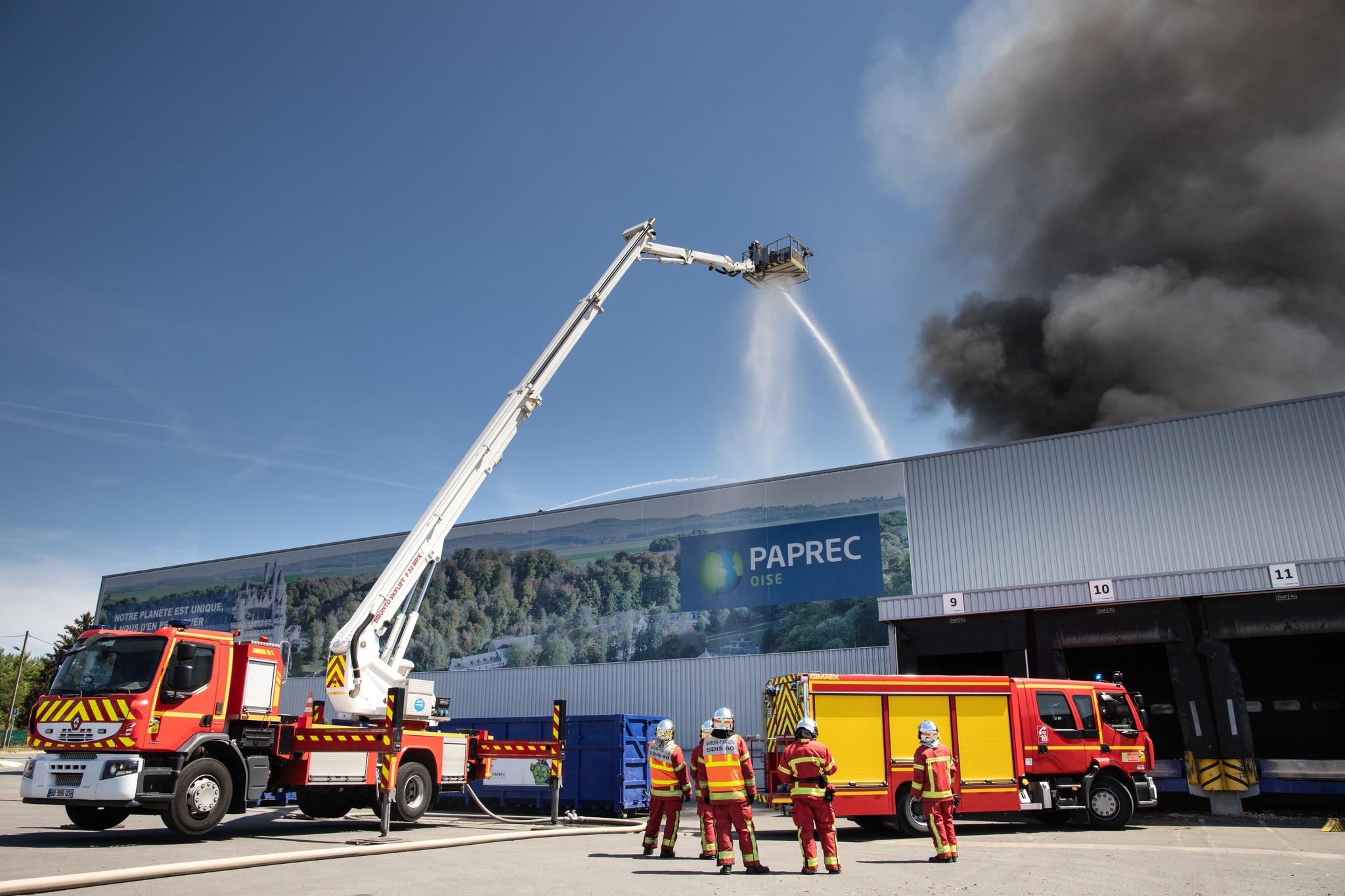 Amiens : un incendie ravage un site de traitement de déchets plastiques