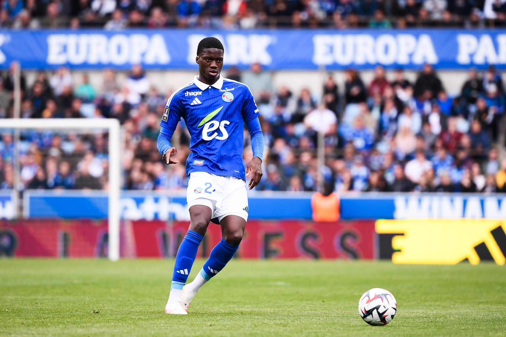 Mercato : Mamadou Sarr quitte Strasbourg et rejoint les rangs de Chelsea