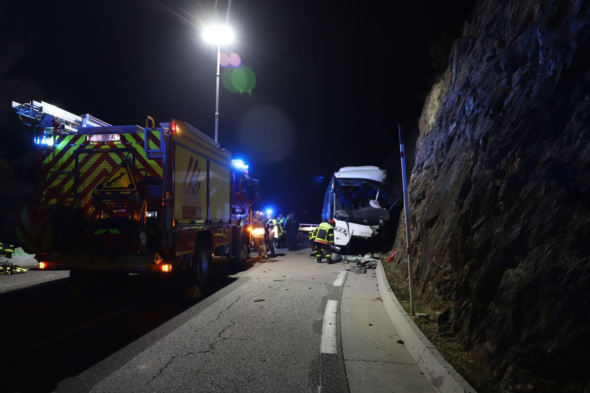 Pyrénées-Orientales : au moins 3 morts et 7 blessés graves, dont un enfant, dans l’accident d’un car espagnol