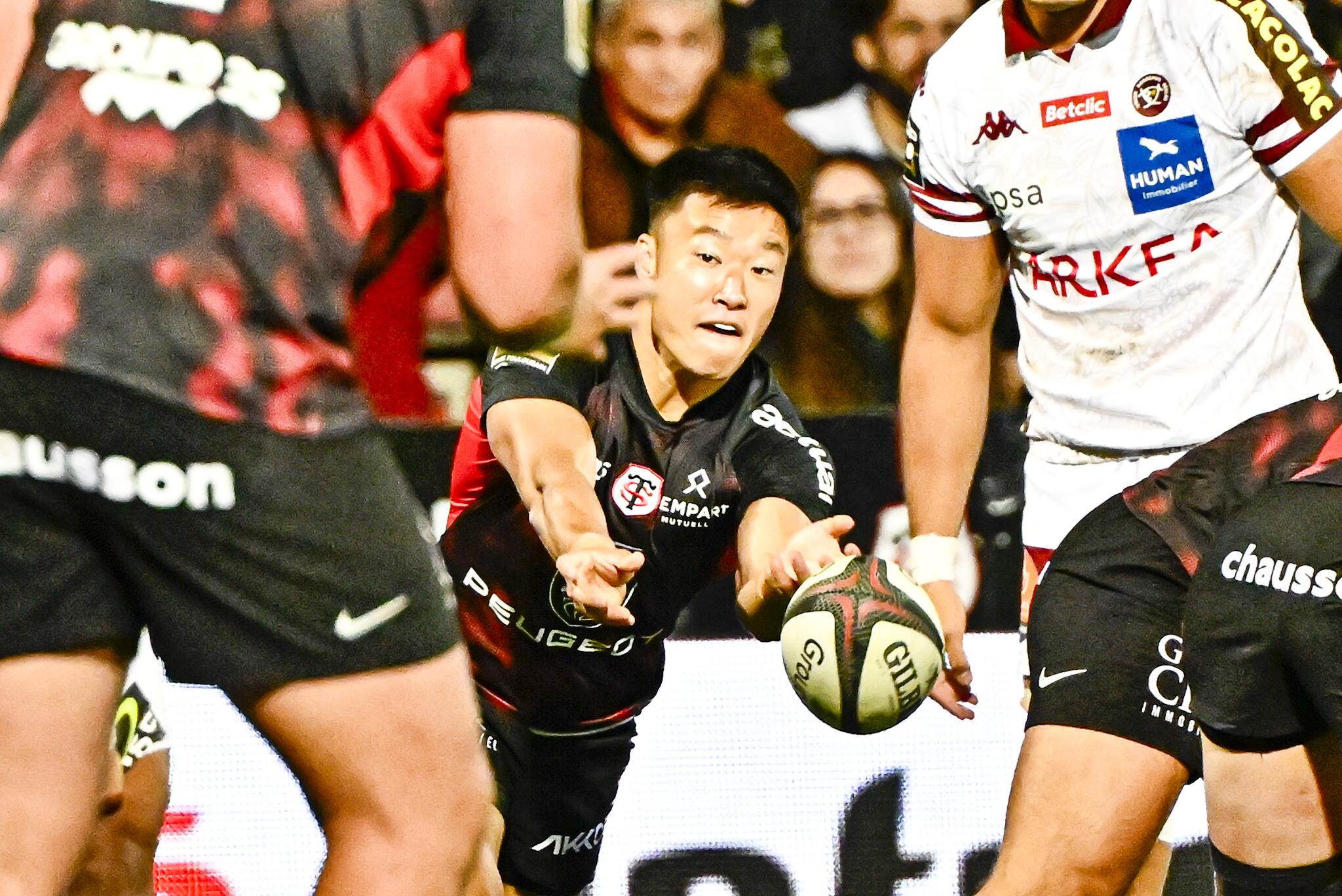 Top 14 : le Japonais Saito titulaire, Dupont remplaçant, la compo du Stade Toulousain