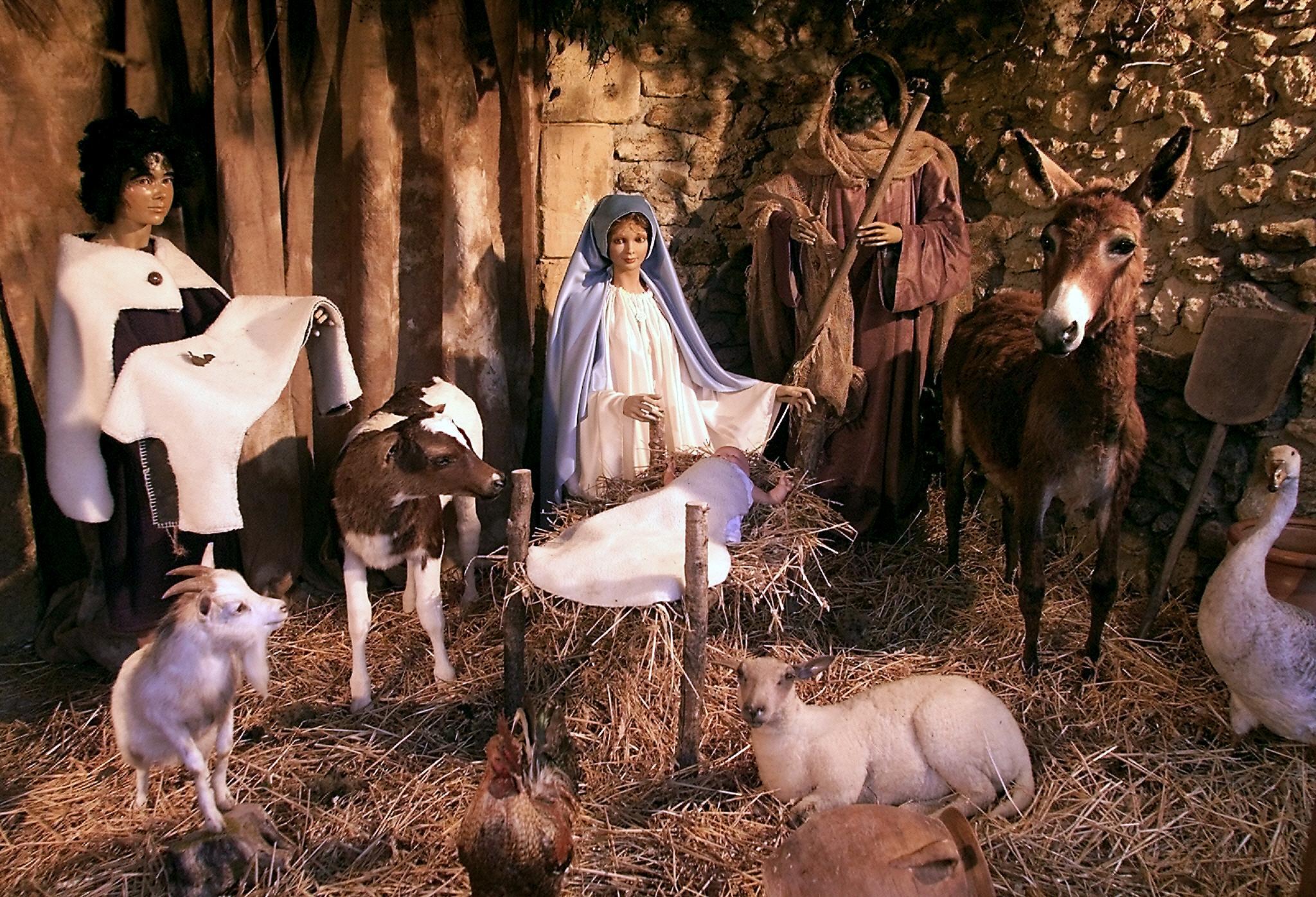 «Violence contre un symbole chrétien ?»: en Dordogne, la crèche de Noël d’un village incendiée, la mairie porte plainte