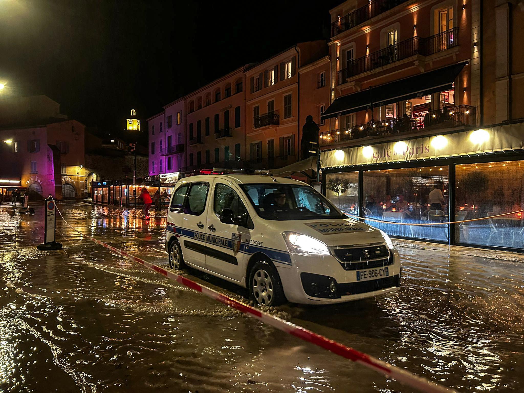 Chaussées inondées, crue, victimes hélitreuillées… les images impressionnantes des pluies diluviennes qui touchent le sud de la France