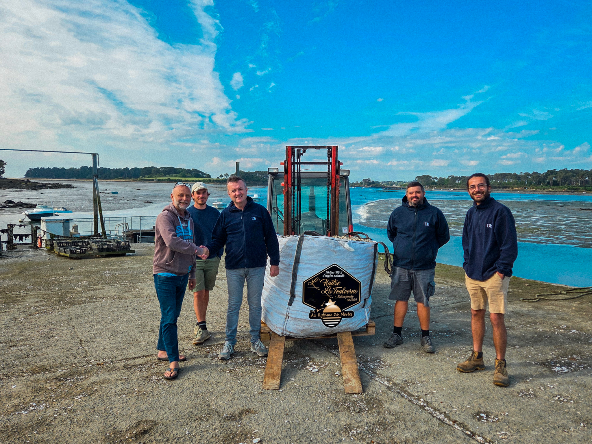 «C’est un pari, mais aussi un risque» : en Bretagne, des fûts à base de coquilles d’huîtres pour faire vieillir du vin