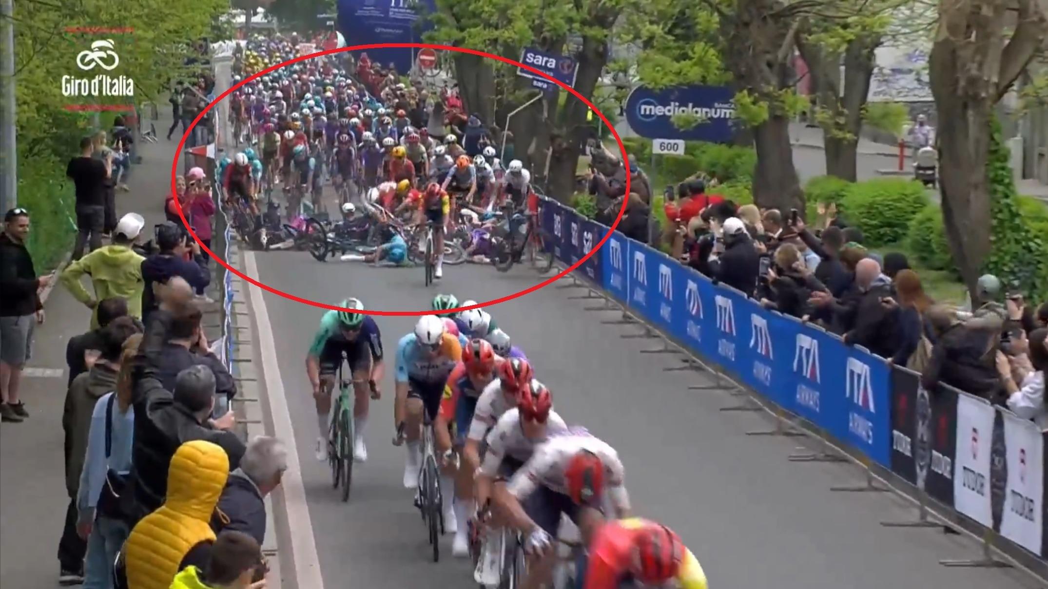 Cyclisme : en vidéo, l’énorme chute à 600 mètres de l’arrivée sur la première étape du Tour d’Italie
