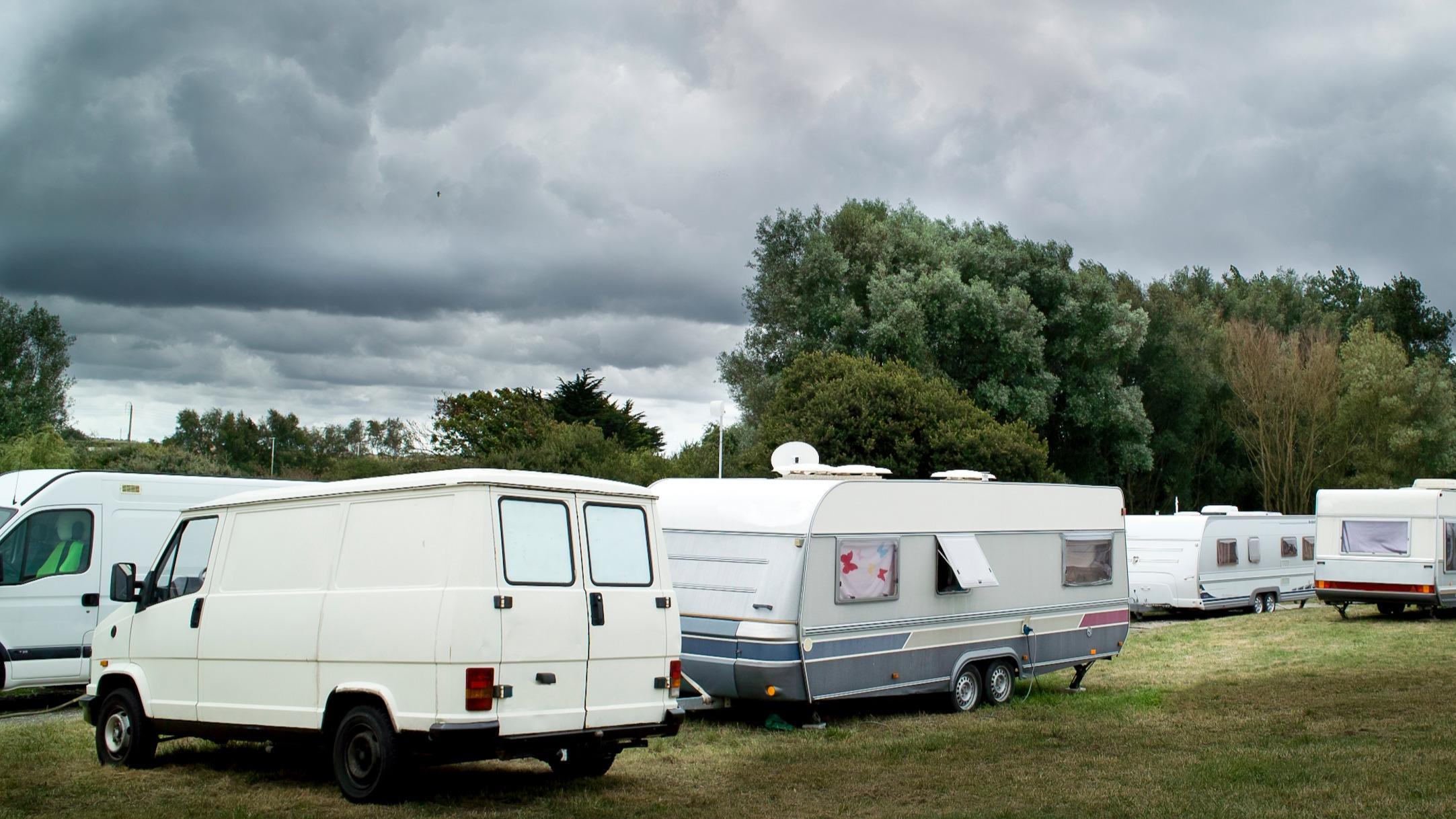 Guérande : après 9 heures de traque, l’État cède face à 280 caravanes de gens du voyage, le maire s’estime abandonné