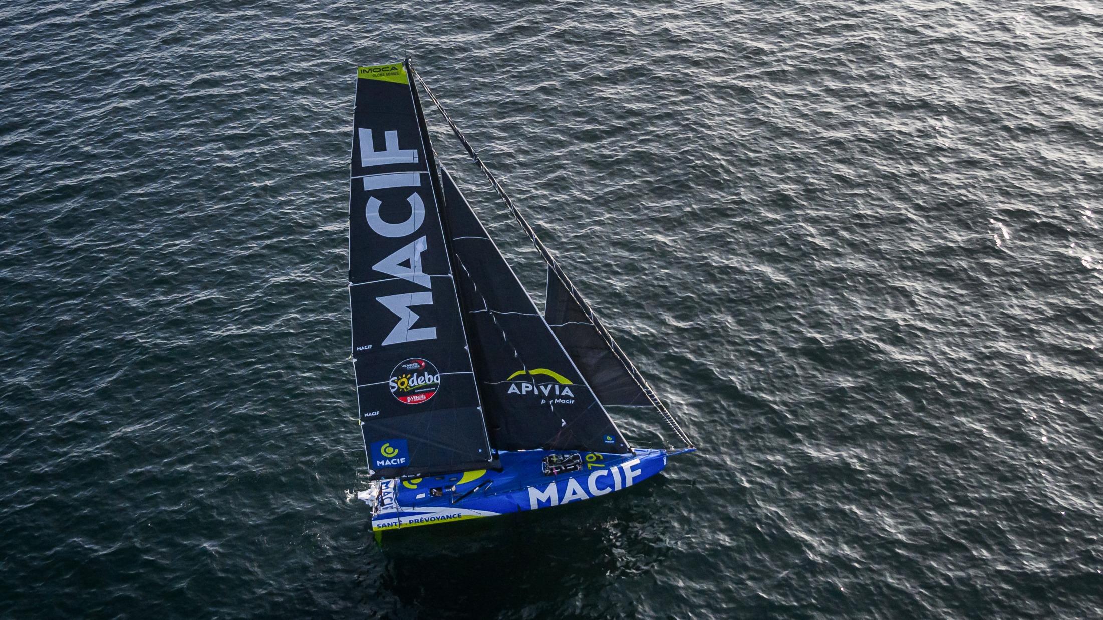 Vendée Globe : le duel Dalin-Richomme bat son plein en tête, des ennuis pour Ruyant