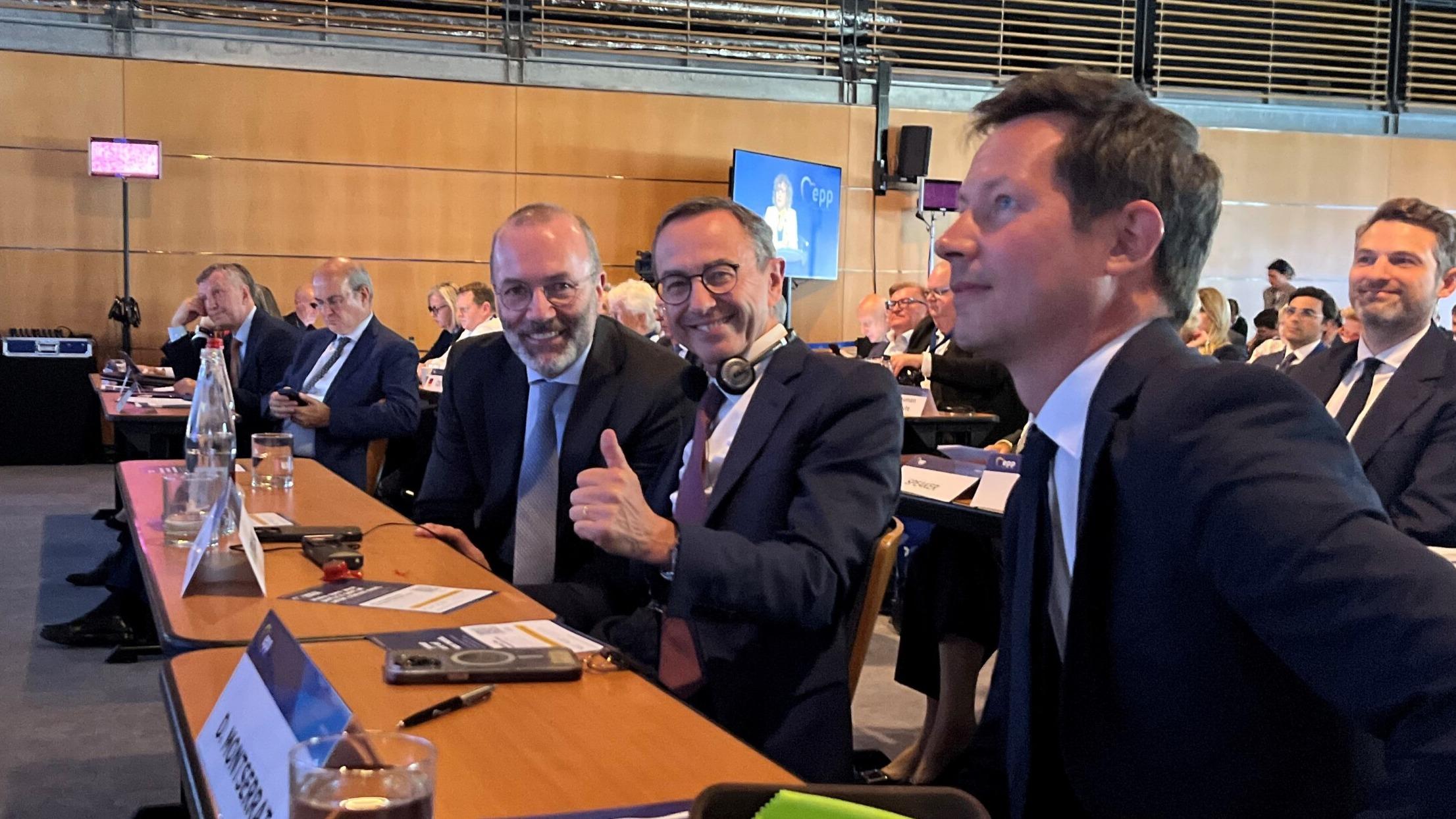 «Nous serons là pour vous soutenir» : Manfred Weber, président du PPE, vante les «qualités de leader» de Bruno Retailleau