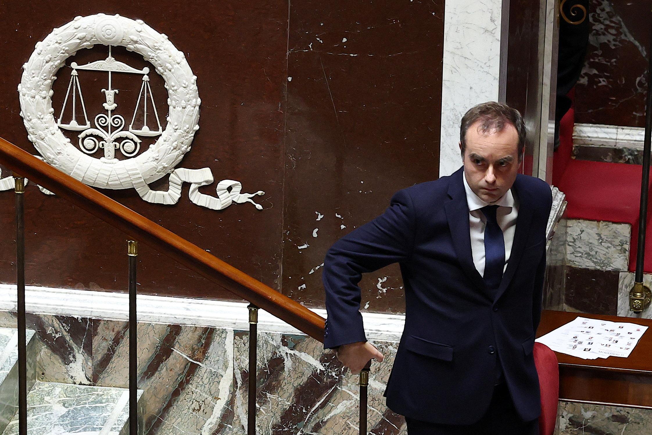 Political Turmoil in France as Socialist Party Refuses to Support Censure Against Suspension of Pension Reform