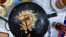 Le pad thaï, l'assiette reine des rues de Bangkok