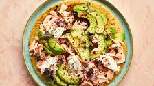 Galette à la farine de pois chiches, saumon, avocat et ricotta
