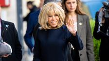 PHOTOS - Au Salon du Livre, Brigitte Macron, très élégante en long