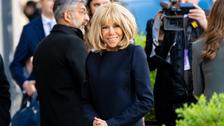 PHOTOS - Au Salon du Livre, Brigitte Macron, très élégante en long