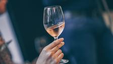 Le vin rosé fait-il vraiment moins grossir que le rouge ?