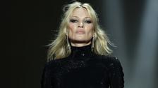 Dos nu interminable, string apparent : l’apparition déjà culte de Kate Moss sur le podium du premier défilé Gucci par Demna